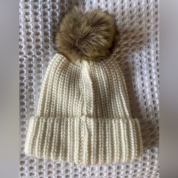 Love your melon cream hat with Pom - Picture 2 of 6